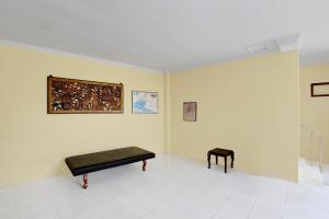 Postel nebo postele na pokoji v ubytování Hotel O Homestay Ka Villa Syariah