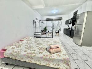 Postel nebo postele na pokoji v ubytování Estudio prático e acolhedor , sua base em Floripa