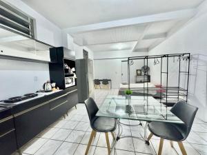 Kuchyň nebo kuchyňský kout v ubytování Estudio prático e acolhedor , sua base em Floripa