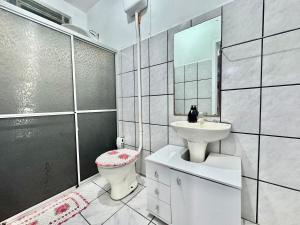 Koupelna v ubytování Estudio prático e acolhedor , sua base em Floripa