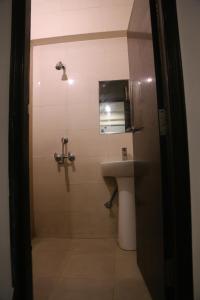 Ένα μπάνιο στο Hotel Rockwood Inn +2 φωτογραφίες