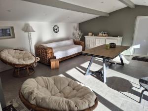 Ένα ή περισσότερα κρεβάτια σε δωμάτιο στο Villa grand confort, piscine, petanque, pool house , 10 voyageurs +48 φωτογραφίες