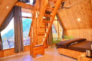 Ένα ή περισσότερα κρεβάτια σε δωμάτιο στο the clifton chapter tirthan