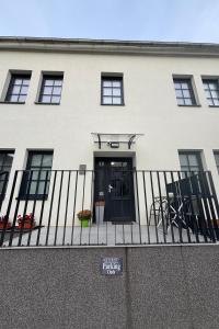 Tòa nhà nơi căn hộ tọa lạc