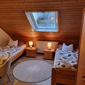 Postel nebo postele na pokoji v ubytování Gästezimmer Aschenbrenner