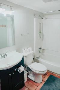 Ένα μπάνιο στο Mountain Escape in Fraser near Winter Park Trails +28 φωτογραφίες