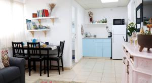 Köök või kööginurk majutusasutuses Noas Golan Caravan with Free Saturday Late Checkout +4 fotot