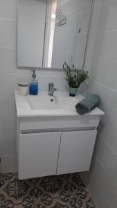 Vannituba majutusasutuses Noas Golan Caravan with Free Saturday Late Checkout