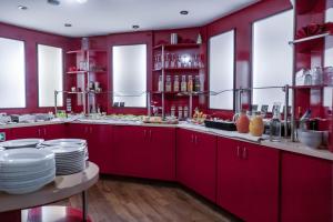 Nhà bếp/bếp nhỏ tại Stadt-gut-Hotel Rheinischer Hof +99 ảnh