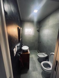 Et badeværelse på Los Agapanthus + 1 billede