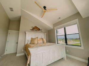 Postel nebo postele na pokoji v ubytování Ski Granby Ranch five minutes from the house