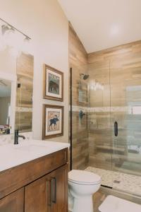 Koupelna v ubytování Ski Granby Ranch five minutes from the house + 52 fotografií