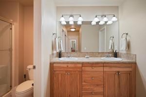 Koupelna v ubytování Ellie 30 Days minimum + 17 fotografií