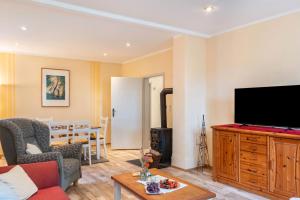 TV a/nebo společenská místnost v ubytování Menschen Meehr und wilder Wein