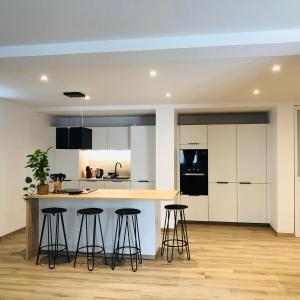 Η κουζίνα ή μικρή κουζίνα στο Les genêts ensollés