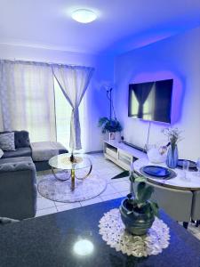 TV a/nebo společenská místnost v ubytování The Sunset Lifestyle near Carnival City