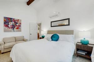 Ένα ή περισσότερα κρεβάτια σε δωμάτιο στο Carriage House Loft