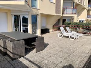 Un balcón o terraza en Grande terrasse vue sur la plage de Trestraou