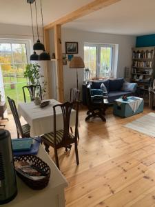 Χώρος καθιστικού στο Outside by Katharina