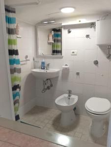 Koupelna v ubytování Lt Frazzurrine + 6 fotografií