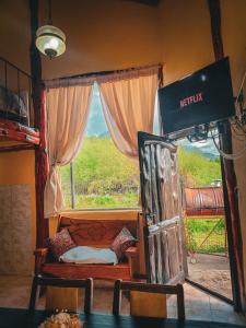 Una televisión o centro de entretenimiento en Cabañas LuCes del Pirque