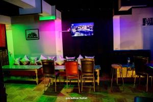 Μια τηλεόραση ή/και κέντρο ψυχαγωγίας στο Paradise hotel