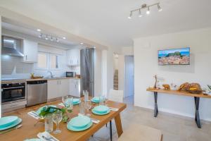 Nhà bếp/bếp nhỏ tại Family Villa Portes with panoramic view!