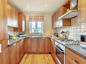 Köök või kööginurk majutusasutuses 3 Bed in Beadnell CN001 +8 fotot