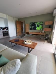 Η κουζίνα ή μικρή κουζίνα στο Bains & Rituels de Saint Clair Loft Sento & Spa