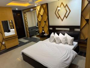 Imagen de la galería de Sapphire Stays Hotel and Restaurant Peshawar, en Peshawar