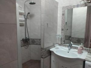 Ένα μπάνιο στο Weiße Wohnung