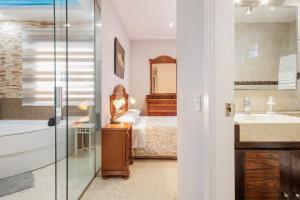 Et badeværelse på Apartamento Aeropuerto Sevilla + 21 billeder