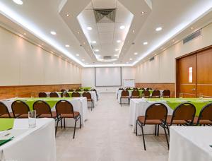 a conference room with tables and chairs and a whiteboard at Hotel Arizona Suites Cúcuta in Cúcuta +72 photos