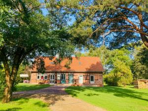 Κήπος έξω από το Idyllic Vacation Home In The Elbe Floodplains