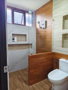 Ένα μπάνιο στο The Holiday Garden View +12 φωτογραφίες