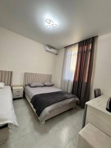 Un pat sau paturi într-o cameră la Ultra Energy Hotel