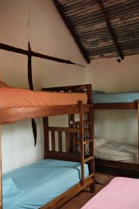 Giường trong phòng chung tại La Choza Playa Venao +21 ảnh