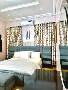 Afbeelding uit fotogalerij van Avrum Apartments in Abuja