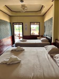 Ένα ή περισσότερα κρεβάτια σε δωμάτιο στο Friendship Guesthouse Dondet