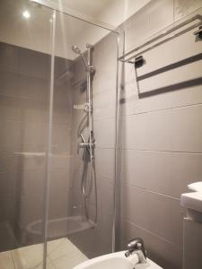 Et badeværelse på Appartement semi-troglodytique + 7 billeder