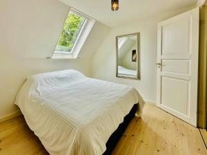 Ảnh trong thư viện ảnh của Large Holiday Home With Pool On South Lolland Coast ở Dannemare