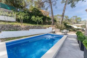 Bazén v ubytování Casa Olivella #7 by Happy Houses Barcelona nebo v jeho okolí