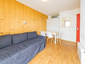 a living room with a couch and a table at Appartement lumineux 36m² aux pieds des pistes, 6 pers, Saint-François-Longchamp - FR-1-807-19 in Saint-François-Longchamp