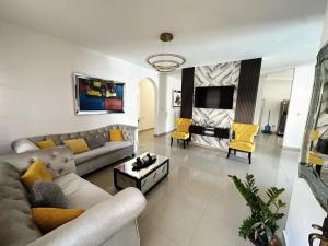 Μια τηλεόραση ή/και κέντρο ψυχαγωγίας στο villa fortuna +13 φωτογραφίες