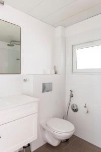 Ένα μπάνιο στο O&O Group - Iconic Tower 3BR Frontline Sea View +24 φωτογραφίες