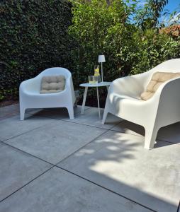 two chairs and a table on a patio at Huisje Rixtel in Aarle-Rixtel +14 photos