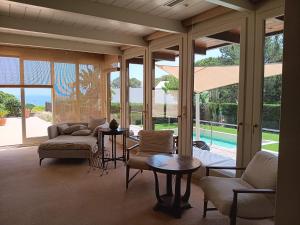 a living room with a couch and a table at Villa D'or in Madrid