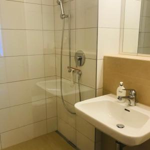 Ένα μπάνιο στο Laax Rancho Studio Apartment