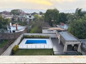 Bazén v ubytování Excellent apartment, great location nebo v jeho okolí