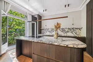 Imagen de la galería de Luxury Apartments entirely next to the Eiffel Tower - Paris, en París 50 fotos más